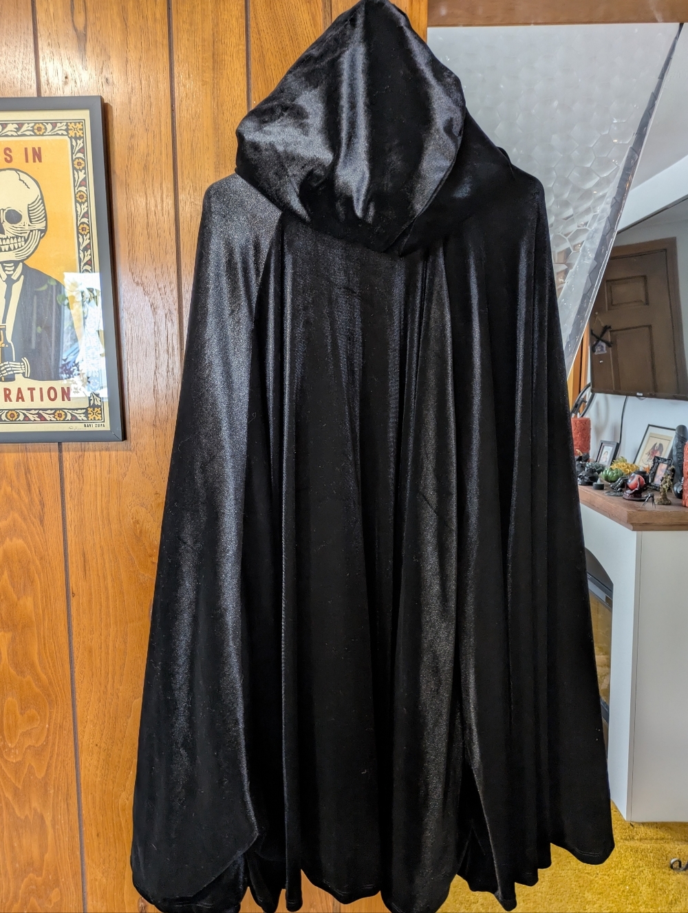 NWT Her Universe Disney The Haunted Mansion Gargoyle Velvet Hooded Cape Ss L/XL - Picture 4 of 10